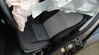Toyota Yaris Yaris III (P13) Hatchback 1.5 16V Hybrid (1NZ-FXE) [74kW]  (03-2012/09=
-2020) picture 8