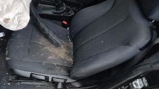 BMW 1-serie 1 serie (F21) Hatchback 3-drs 114i 1.6 16V (N13-B16A) [75kW]  (12-2011=
/03-2015) picture 10