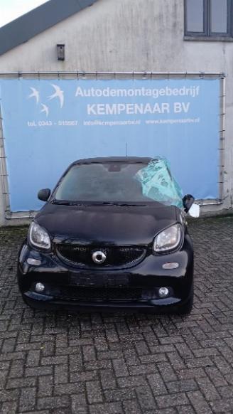 Vrakbiler auto Smart Forfour Forfour (453) Hatchback 5-drs 0.9 TCE 12V (M281.910) [66kW]  (09-2014/=
=2E..) 2017/3