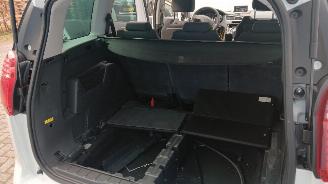 Peugeot 5008 5008 I (0A/0E) MPV 1.6 HDiF 16V (DV6C(9HD)) [84kW]  (03-2013/03-2017) picture 12