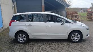 Peugeot 5008 5008 I (0A/0E) MPV 1.6 HDiF 16V (DV6C(9HD)) [84kW]  (03-2013/03-2017) picture 7