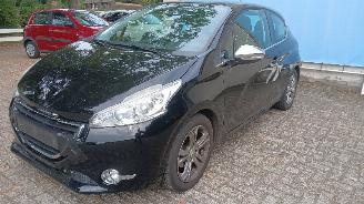 Peugeot 208 208 I (CA/CC/CK/CL) Hatchback 1.2 Vti 12V PureTech 82 (EB2F(HMZ)) [60k=
W]  (03-2012/12-2019) picture 2