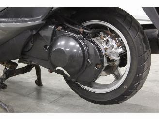 Suzuki AN 400 Burgman lichte schade picture 14