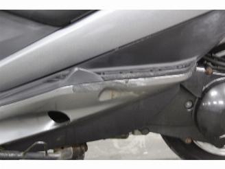 Suzuki AN 400 Burgman lichte schade picture 13