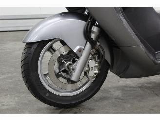 Suzuki AN 400 Burgman lichte schade picture 12