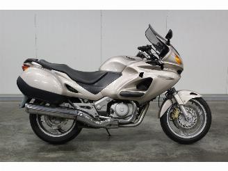 Honda NTV 650 Deauville picture 3