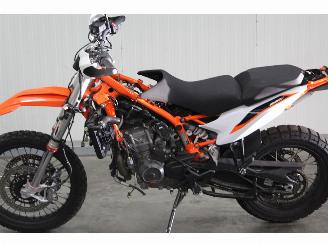 KTM  890 Adventure R picture 2