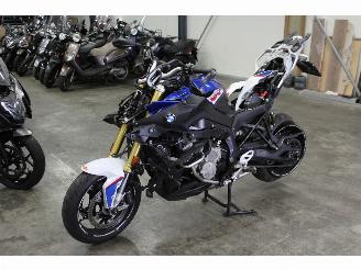 BMW S 1000 XR  picture 2
