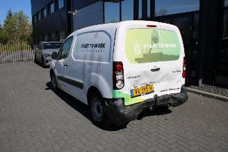 Peugeot Partner 120 1.6 HDi 75 L1 XR airco achterschade picture 4