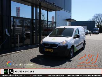 uszkodzony samochody ciężarowe Peugeot Partner 120 1.6 HDi 75 L1 XR airco achterschade 2016/6