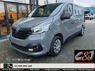 uszkodzony samochody ciężarowe Renault Trafic Renault Trafic L1H1 1.6 dCi 145 Energy Confort DC 2.9T schade airco cruise 2019/4