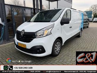 krockskadad bil bedrijf Renault Trafic  2019/1