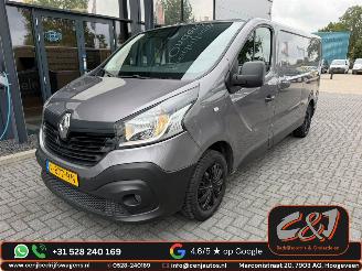 damaged commercial vehicles Renault Trafic  2018/8
