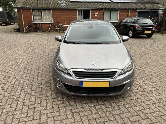 Damaged car Peugeot 308 1.6 2015/12