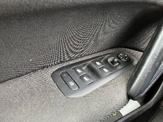 Peugeot 308 1.6 picture 10