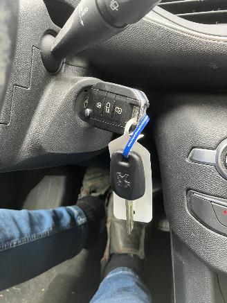 Peugeot 308 1.6 picture 11