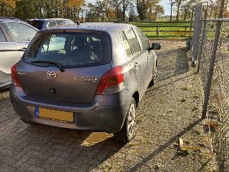 Toyota Yaris gereserveerd picture 3