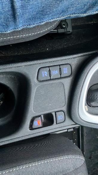 Toyota Yaris 1.5 AUTOMAAT picture 12