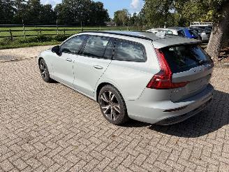 Schadeauto Volvo V-60 2.0 B4 PlUS DARK 2024/5