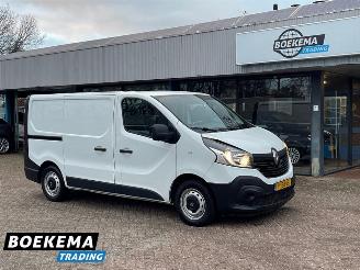 Vaurioauto  commercial vehicles Renault Trafic 1.6 DCI T29 Navigatie Airco Cruise PDC 2017/10