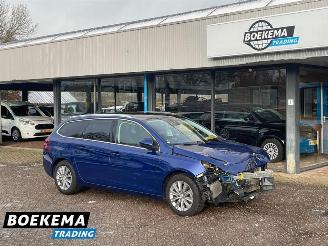 damaged passenger cars Peugeot 308 SW 1.2 PureTech Blue Lease Premium Camera Navigatie Climate Cruise 2018/6