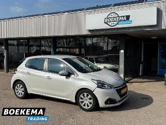 Coche accidentado Peugeot 208 1.2 PureTech Blue Lion Navigatie Airco Cruise 2016/11