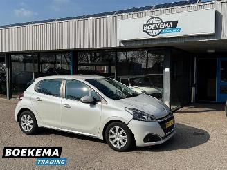 škoda osobní automobily Peugeot 208 1.2 PureTech Blue Lion Navigatie Airco Cruise 2016/11