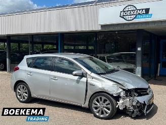 Unfallwagen Toyota Auris 1.8 Hybrid Executive Navigatie Climate Cruise PDC 2013/3