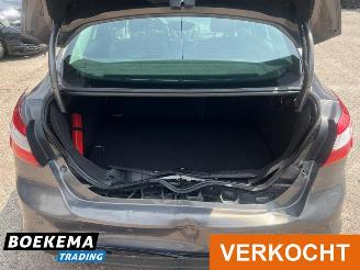Ford Focus 1.6 TI-VCT First Edition Navigatie Stoelverw. Cruise picture 9