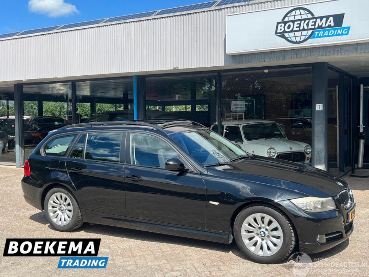 BMW 3-serie 318i High Executive Panorama Stoelverw. Navigatie Climate PDC