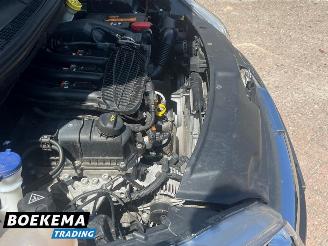 Peugeot 208 1.2 PureTech Allure Navigatie Airco Cruise PDC picture 9