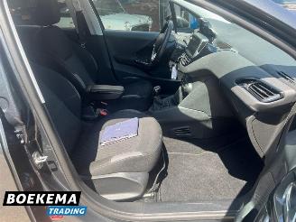 Peugeot 208 1.2 PureTech Allure Navigatie Airco Cruise PDC picture 19