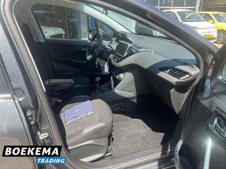 Peugeot 208 1.2 PureTech Allure Navigatie Airco Cruise PDC picture 18