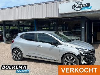 škoda osobní automobily Renault Clio 1.6 E-Tech Hybrid 145 Evolution LED Navigatie Camera Stoel-Stuurverw. 2022/10