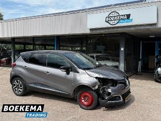 damaged passenger cars Renault Captur 1.2 TCe Helly Hansen Automaat Navigatie Climate Cruise Camera 2015/2