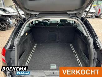 Peugeot 308 SW 1.6 HDI Executive Panorama Navi Climate Cruise PDC Trekhaak picture 14