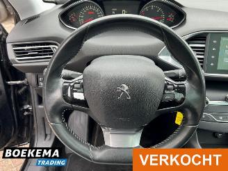 Peugeot 308 SW 1.6 HDI Executive Panorama Navi Climate Cruise PDC Trekhaak picture 18