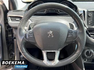 Peugeot 2008 1.2 PureTech Automaat Glazen dak Navi Airco Cruise picture 18