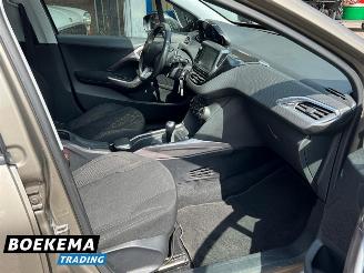 Peugeot 2008 1.2 PureTech Automaat Glazen dak Navi Airco Cruise picture 15