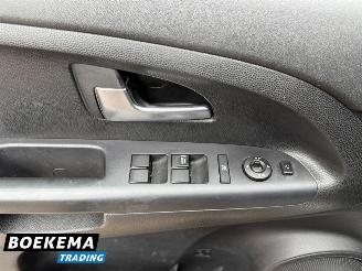 Kia Venga 1.6 CVVT X-ecutive Aut. Glazen dak Climate Cruise PDC picture 14