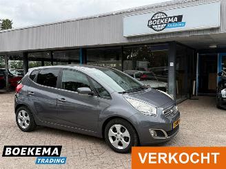 Damaged car Kia Venga 1.6 CVVT X-ecutive Aut. Glazen dak Climate Cruise PDC 2010/4