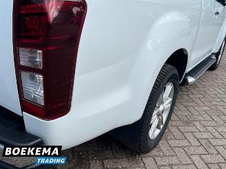 Isuzu D-Max 1.9 Extended Cab X-Country Automaat 4X4 3500KG Trekgewicht picture 21