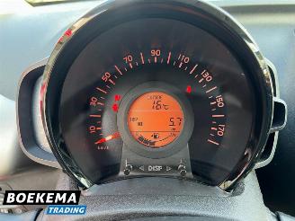 Toyota Aygo 1.0 VVT-i x-play Airco Camera Cruise Carplay picture 24