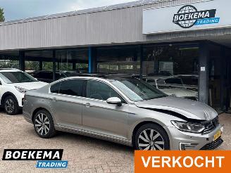 Coche accidentado Volkswagen Passat 1.4 TSI GTE Highline Pano Keyless Massage Leder PDC Trekh. 2015/11