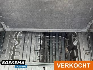 BMW 3-serie 325i High Exec. Pano Leder Xenon Navi Clima Cruise PDC picture 14