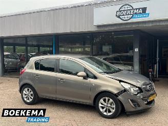 krockskadad bil auto Opel Corsa 1.2 16V Automaat Navi Climate Cruise 2014/4