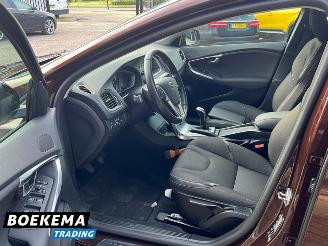 Volvo V-40 Cross Country 2.0 T3 Nordic+ Led Navi Climate Cruise Stoelverw. picture 16