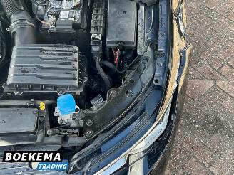 Volkswagen Golf 1.5 eTSI Style HUD DSG Massage Led Navi Stoelverw. picture 6