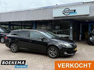Coche accidentado Toyota Avensis wagon 1.8 VVTi Business Navigatie Harman Kardon Camera PDC Cruise 2013/5
