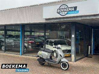 damaged scooters BTC  Felice E5 25KM Led USB Valbeugels 2023/11